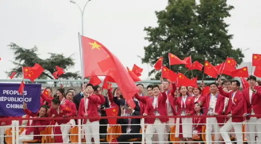 2024巴黎奥运会开幕式：光影交织的法式浪漫与未来畅想，一场视觉盛宴与文化宣言